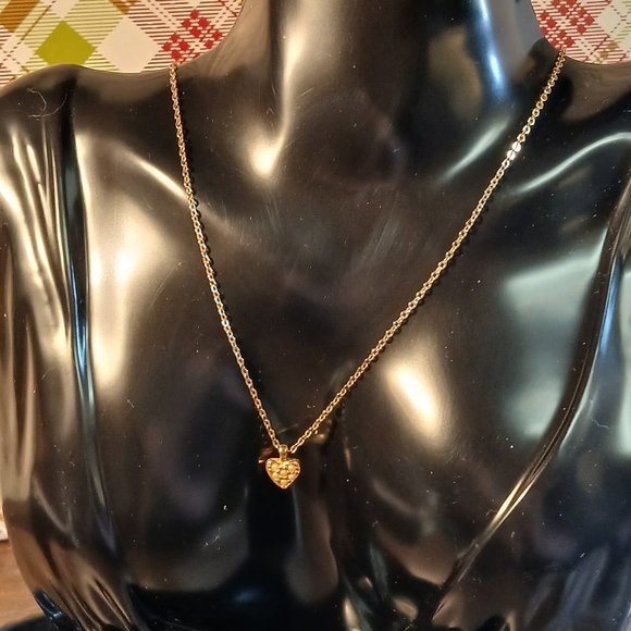 Vintage Avon Gold Tone Heart Pendant Necklace with Faux Pearls #12W - Picture 11 of 12
